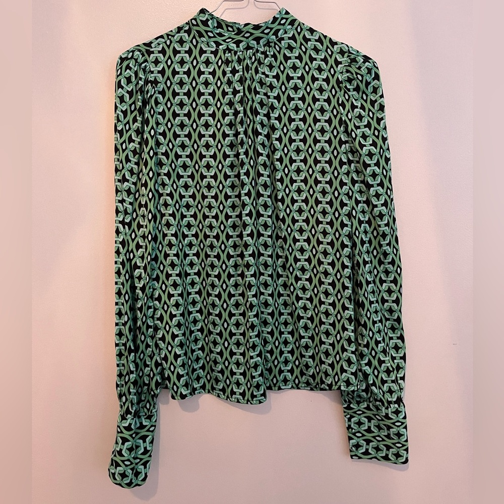 Maison d’Amélie Green and black mock neck blouse